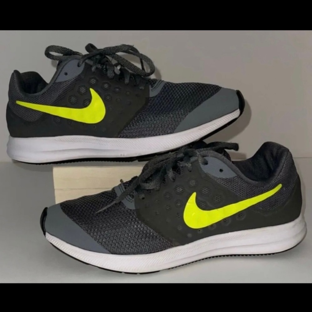Pre-Owned Nike Downshifter 7 Gray Unisex Running Kid Sneakers 869969-002 Size 5Y